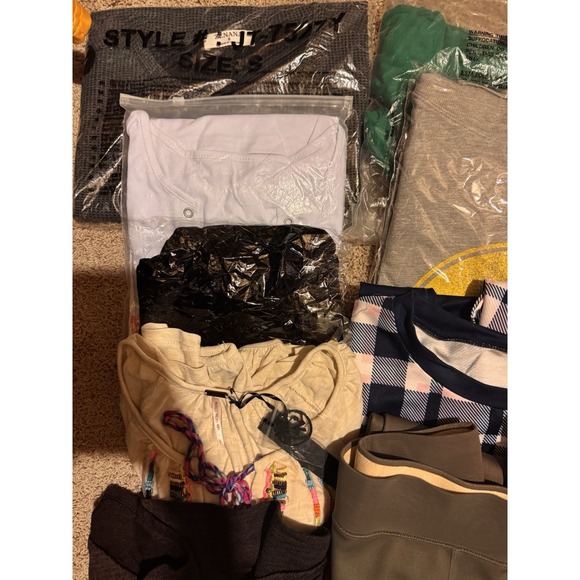 Reseller Bundle Wholesale  Assorted Lot 20 PC Womens Mixed Bulk Apparel - Picture 11 of 12